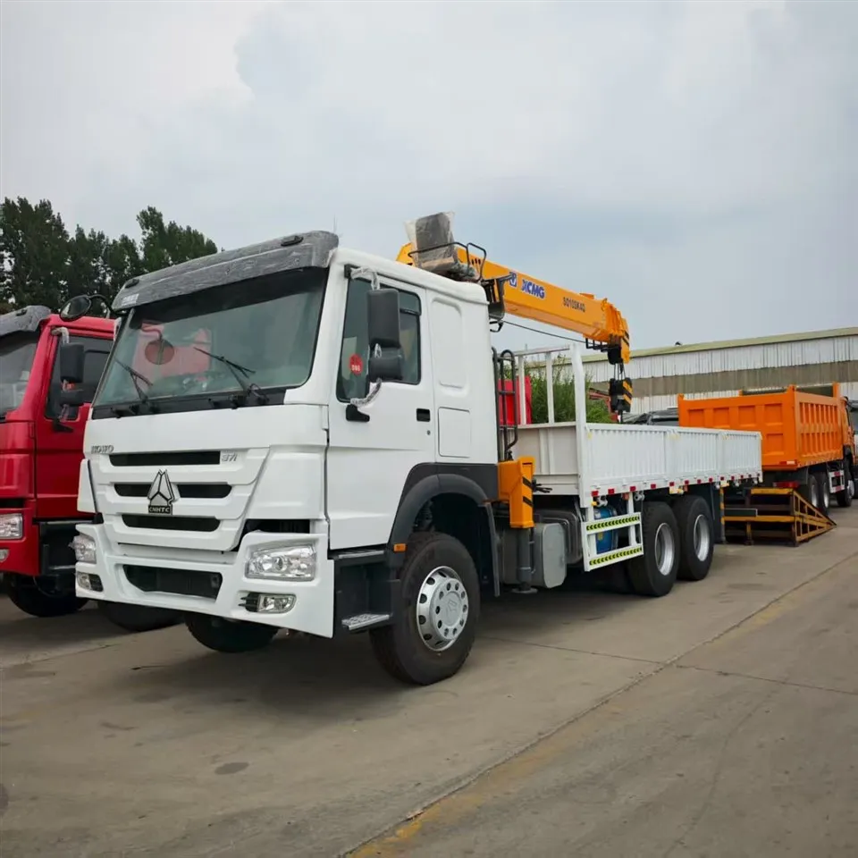 Sinotruck Howo 8x4 Diesel Truck Crane immuntat